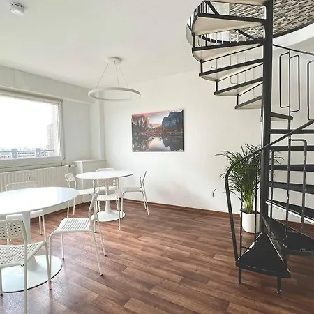 アパート Maisonette Penthouse Laatzen - 5 Min To Messe ハノーファー
