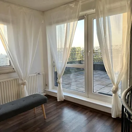 アパート Maisonette Penthouse Laatzen - 5 Min To Messe ハノーファー